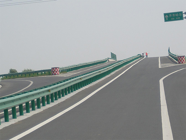 河北高速公路护栏的材质与规格