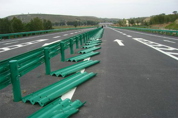 河北波形护栏的维护与管理确保道路安全的关键步骤