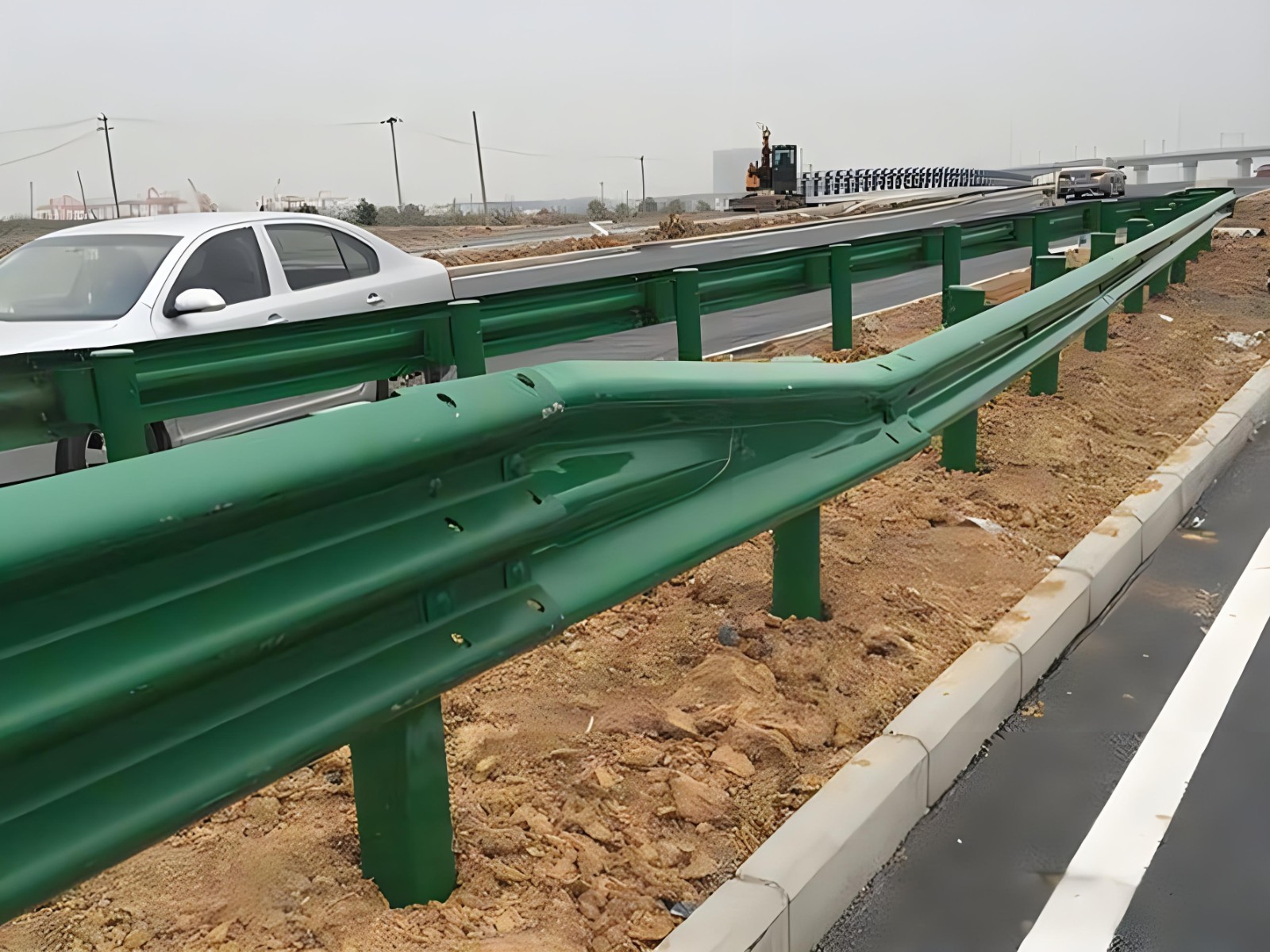 河北高速波形护栏板日常维护方案确保道路安全新举措